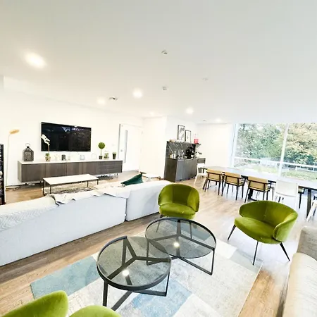 City Centre Ascot Apartment: Pet-Friendly with Free Parking Bracknell Exterior photo