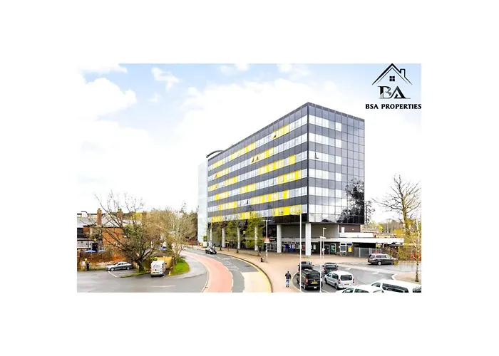 City Centre Apartment Close To Ascot & Legoland Sleep Upto 4 Guests - Parking On Request!