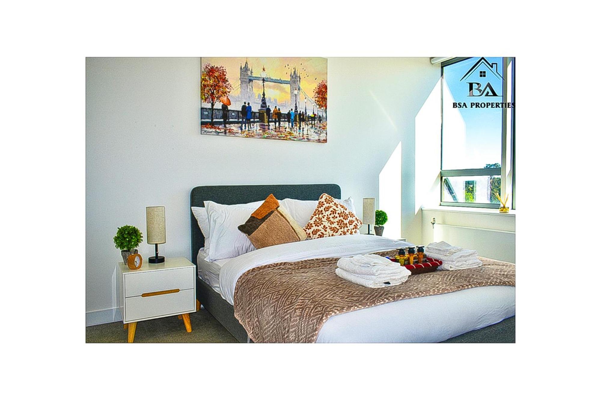 Centre Ascot Apartment: Pet-friendly With Free Parking