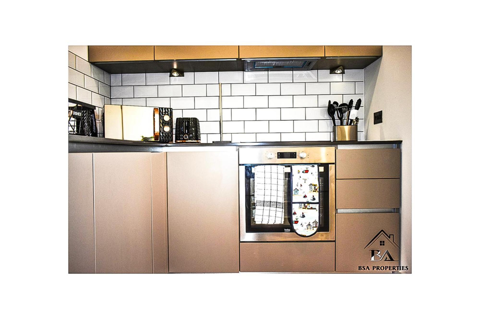 Apartment Centre Ascot Apartment: Pet-friendly With Free Parking