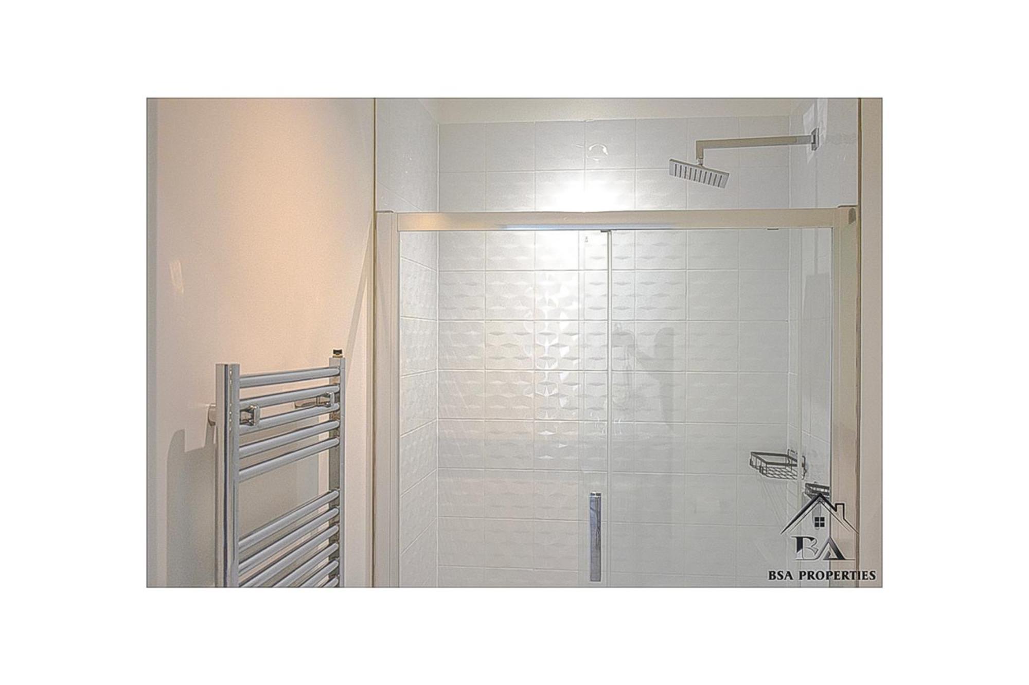Apartment Centre Close To Ascot & Legoland Sleep Upto 4 Guests - Parking On Request!
