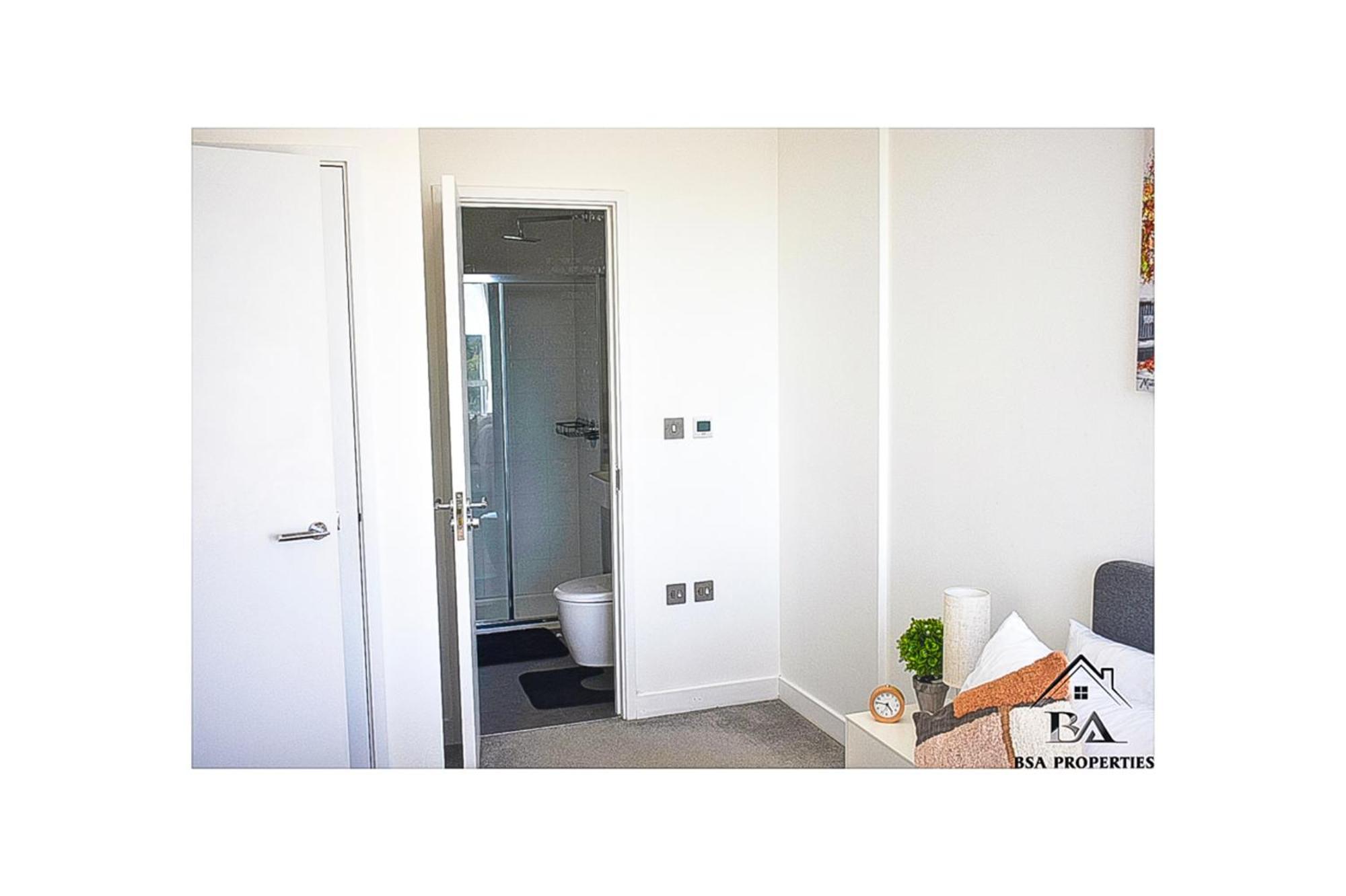 Centre Close To Ascot & Legoland Sleep Upto 4 Guests - Parking On Request! Apartment