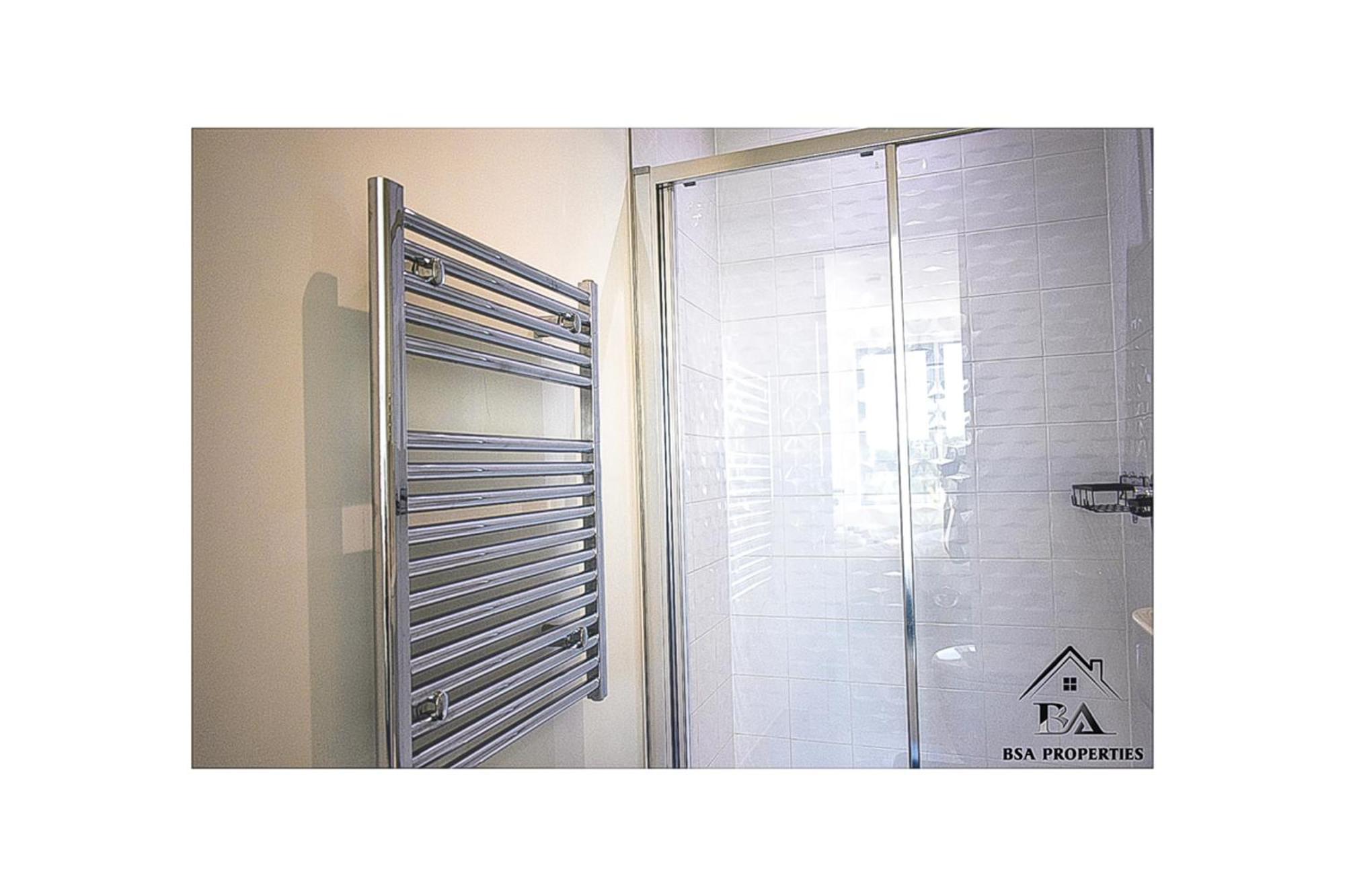 Centre Close To Ascot & Legoland Sleep Upto 4 Guests - Parking On Request! Bracknell