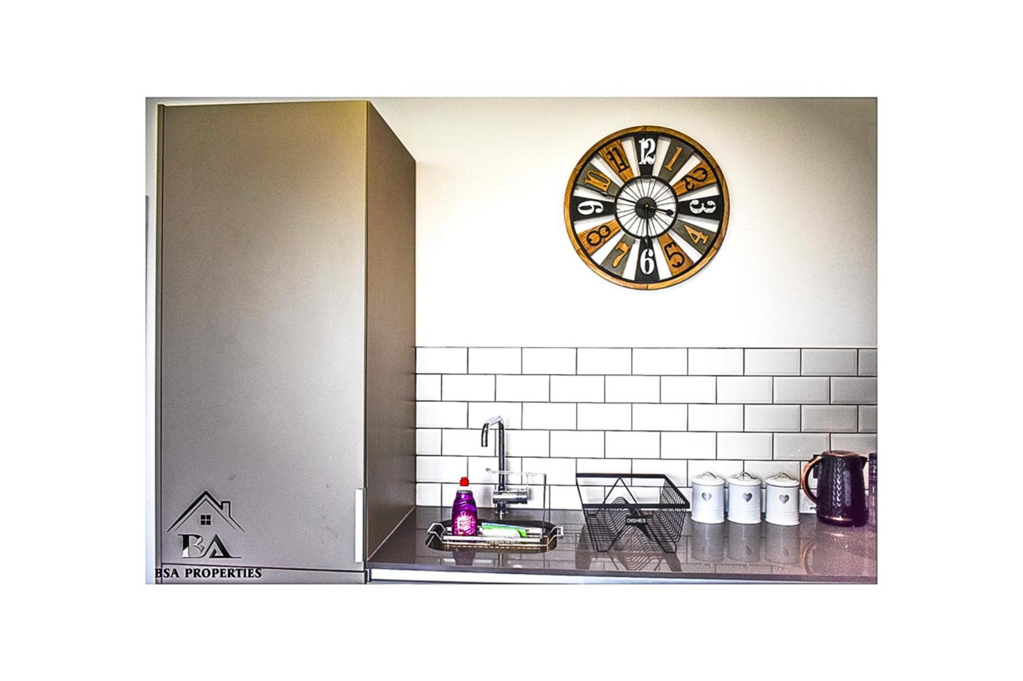 Centre Close To Ascot & Legoland Sleep Upto 4 Guests - Parking On Request! Apartment Bracknell
