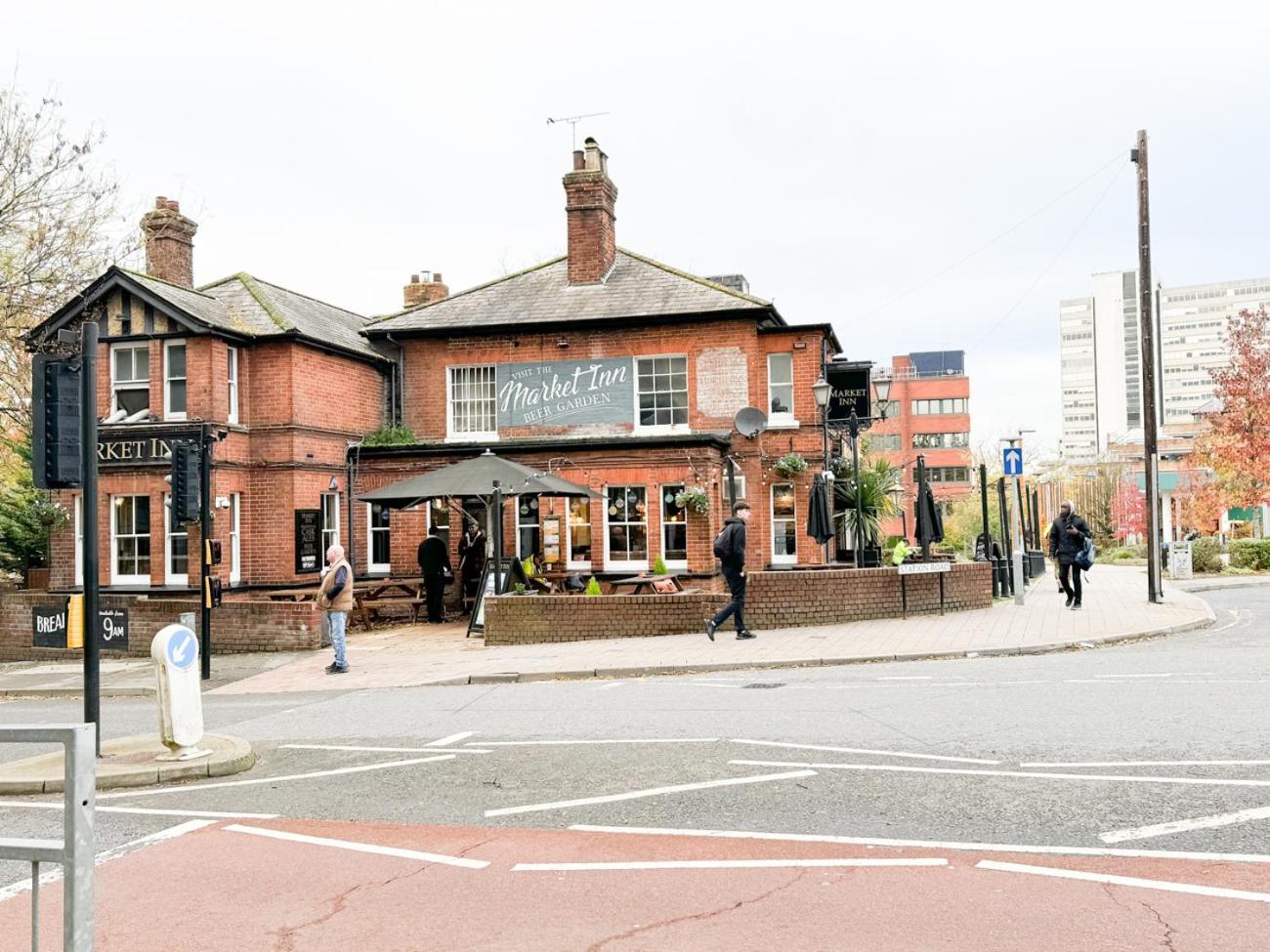 Centre Close To Ascot & Legoland Sleep Upto 4 Guests - Parking On Request! Apartment *