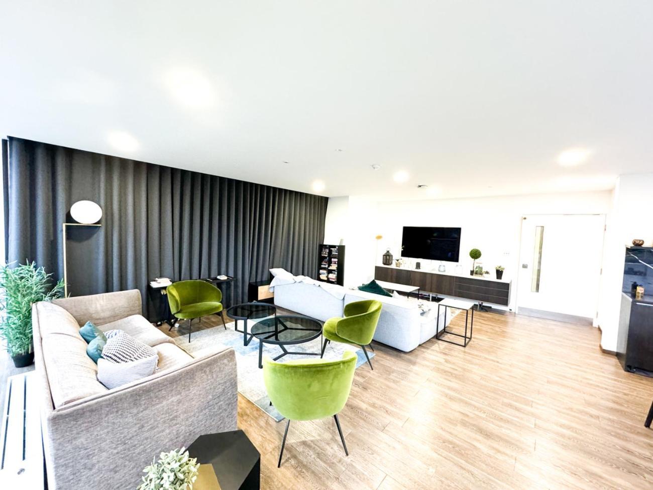 Centre Close To Ascot & Legoland Sleep Upto 4 Guests - Parking On Request!